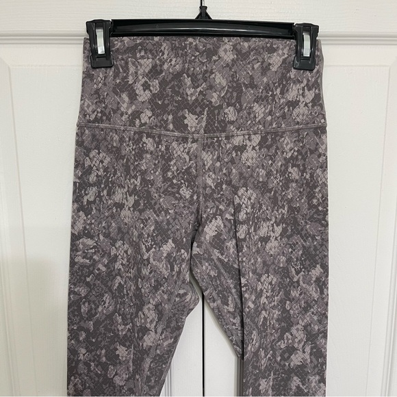 EUC Lululemon Align High-Rise Leggings 28” Size 6 - Picture 3 of 10